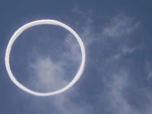 Penampakan Fenomena Asap Cincin Vulkanik di Gunung Etna