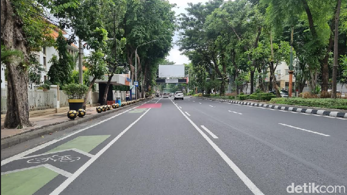 Jalanan Surabaya sepi menjelang Lebaran 2024.