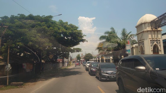 Jalur arteri arah Pelabuhan Merak mengular 3 Km. (M Iqbal/detikcom)