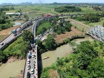 Jalur Tengah Tegal Menuju Purwokerto Padat Merayap
