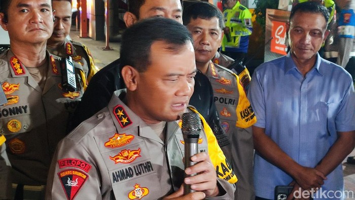 Kapolda Jateng, Irjen Ahmad Luthfi, saat melakukan tinjauan di GT Kalikangkung, Semarang