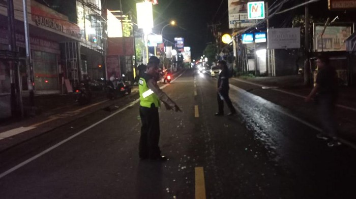 Polisi melakukan olah tempat kejadian perkara (TKP) di Jalan Uluwatu, Jimbaran, Kuta Selatan, Badung pada Sabtu (6/4/2024).