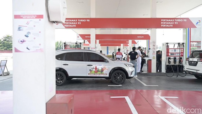 Kesiapan SPBU di rest area Tol Trans Jawa menghadapi mudik 2024.