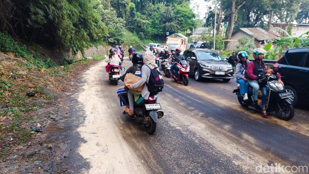 Kondisi Arus Lintas di Lokasi Kejadian Truk Terguling