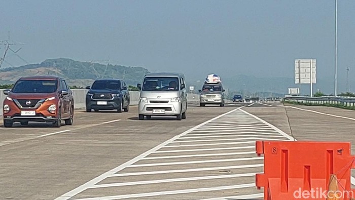 Kondisi arus mudik di Tol Kendal, Minggu (7/4/2024) pukul 09.30 WIB.
