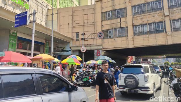 Kondisi Pasar Tanah Abang H-3 Lebaran