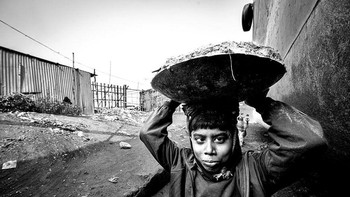 Melansir dari BoredPanda, Hana membuat koleksi foto ini karena menyaksikan secara langsung kenyataan pahit pekerja anak yang terukir dalam struktur masyarakat.  Foto: Hana Pešková/Boredpanda