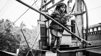 Sungguh kebahagiaan masa kecil mereka terampas. Foto: Hana Pešková/Boredpanda