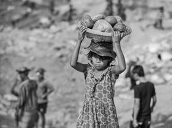 Kumpulan Potret Menohok Tampilkan Pekerja Anak di Bawah Umur