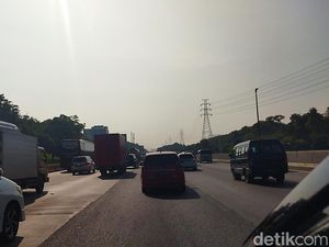 Arus Mudik di Tol Jakarta-Cikampek Lancar Pagi Ini
