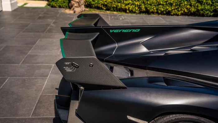 Lamborghini Veneno Roadster