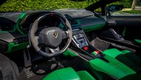 Mobil atap terbuka ini masih terlihat mulus. Foto: SBX Cars