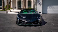 Satu unit Lamborghini Veneno Roadster lansiran 2015 ini sudah menghabiskan sebagian umurnya di Dubai. Mobil itu berada di dalam dealer VIP Motors Dubai selama lebih dari dua tahun. Foto: SBX Cars