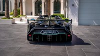 Sebenarnya Lamborghini itu sudah pernah coba dijual dengan harga USD 9,5 juta atau sekitar Rp 151 miliaran. Tapi mobil itu tidak kunjung laku terjual. Foto: SBX Cars