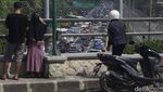 Macet Tol Merak Jadi Tontotan Warga