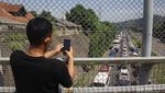 Macet Tol Merak Jadi Tontotan Warga