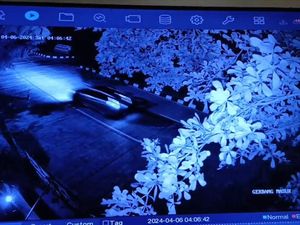 CCTV Momen Markas Polda Lampung Ditembaki OTK Bermobil