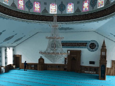 Masjid Aziziye di London, Inggris