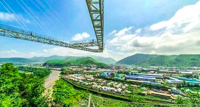 Menara baja China bisa ngintip ke Korea Utara