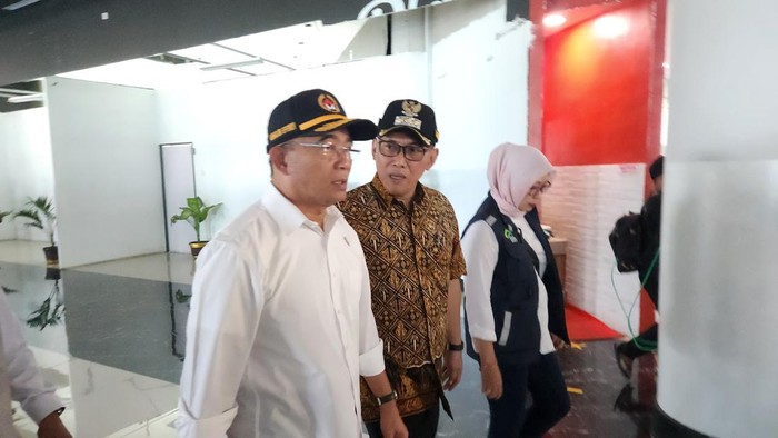 Menko PMK Tinjau Tindakan Tanggap Darurat untuk Pemudik Motor yang Kelelahan di Ciwandan