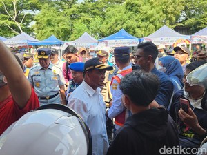 Dari Pelabuhan Merak, Menko PMK-Menhub Lanjut Cek Pemudik Motor di Ciwandan