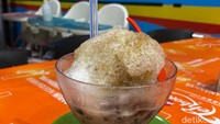 Es kacang merah lagi-lagi menutup santapan kuliner khas Palembang. Es kacang di sini lebih dominan rasa susu cokelat kental manisnya. Foto: detikFood/Yenny Mustika Sari