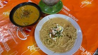 Begini penampilan mie celor dan menu lainnya dari warung makan populer ini. Foto: detikFood/Yenny Mustika Sari