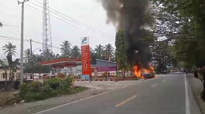 Mobil terbakar usai mengisi BBM di SPBU Bone-bone, Luwu Utara. Dokumen Istimewa