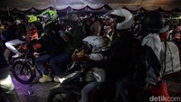 Hingga petang pukul 19.00 WIB antrean terpantau kondusif, tidak terjadi penumpukan kendaraan berlebihan.