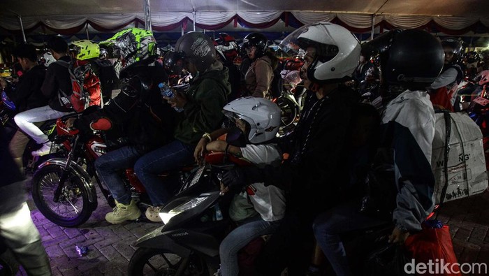 Arus mudik sepeda motor di Pelabuhan Ciwandan, Cilegon, Banten, pada Minggu (7/4/2024) petang terpantau kondusif. Pemotor pun senang.