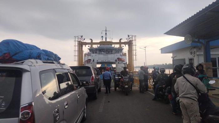 Pemudik melalui Pelabuhan TAA menuju Bangka meningkat.