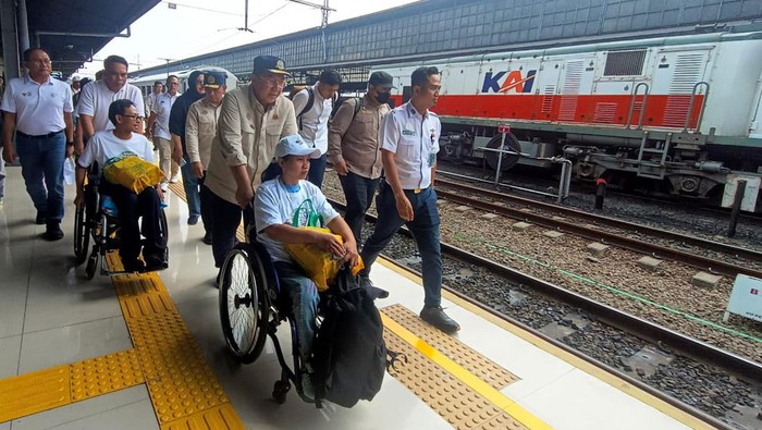 Pogram Mudik Bersama Disabilitas BSI Maslahat dan BSI  tahun ini diikuti oleh 50 orang penyandang disabilitas. Mereka mudik dengan kereta api.