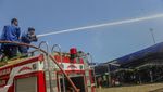 Panas Menyengat, Pemudik Motor Disemprot Air
