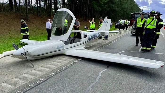 Pesawat Lancair 360 mendarat darurat di jalan raya