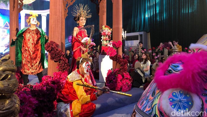 Pesta kostum kera sakti