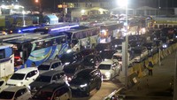 Total penumpang yang sudah menyebrang dari Pulau Sumatera ke Pulau Jawa sebanyak 224.863 orang dan diprediksi puncak arus mudik di Bakauheni terjadi tanggal 6 hingga 8 April 2024.