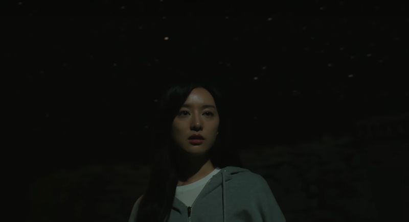 Adegan Hong Hae In (Kim Ji Won) di Queen of Tears episode 9.