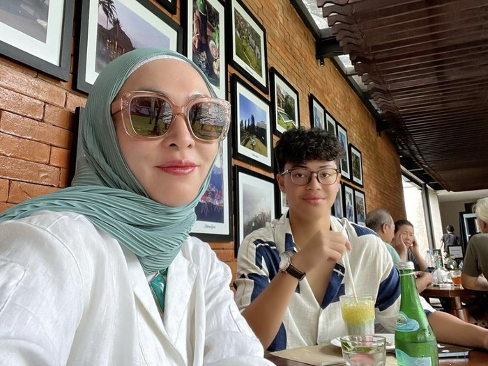Selain Sibuk Jualan Kue, Angelina Sondakh Juga Sering Kulineran