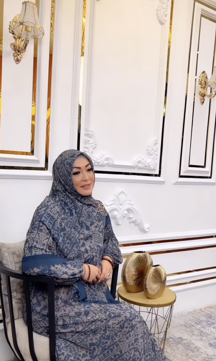 Selain Sibuk Jualan Kue, Angelina Sondakh Juga Sering Kulineran Selain Sibuk Jualan Kue, Angelina Sondakh Juga Sering Kulineran