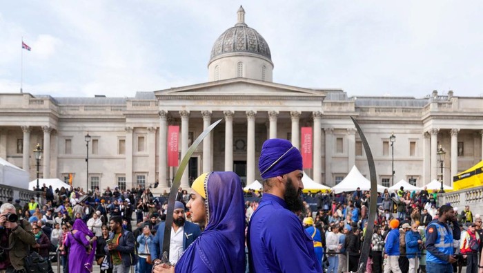 Seru! Vaisakhi Festival Digelar di London People perform as they celebrate Sikh and Punjabi tradition, heritage, and culture at a Vaisakhi Festival, in Trafalgar Square, London, Britain April 6, 2024. REUTERS/Maja Smiejkowska