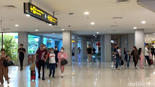 Situasi terminal kedatangan domestik Bandara I Gusti Ngurah Rai, Minggu (7/4/2024). (Rizki Setyo)