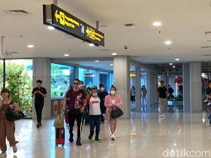 Bandara Ngurah Rai Bali Ramai Wisatawan di H-3 Lebaran