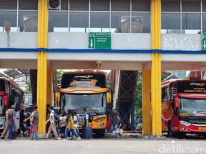 Terminal Purabaya Sidoarjo Ramai Pada H-3 Lebaran