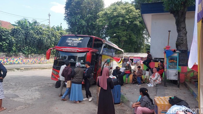 Terminal Baranangsiang Bogor Dipadati Pemudik Jelang Hari Raya Idulfitri