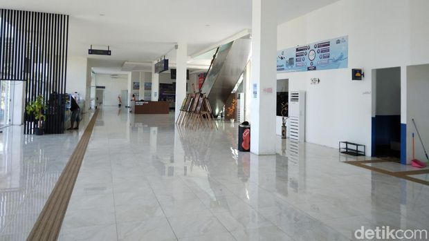 Suasana di Terminal Harjamukti Cirebon