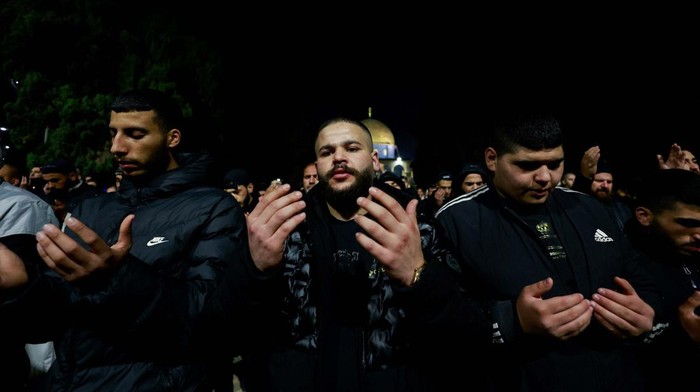 Muslims pray on Laylat al-Qadr during the holy month of Ramadan, at the Al-Aqsa compound, also known to Jews as Temple Mount, amid the ongoing conflict between Israel and the Palestinian Islamist group Hamas, in Jerusalem's Old City, April 6, 2024. REUTERS/Ammar Awad