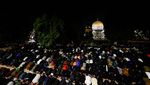Suasana Ibadah di Masjid Al-Aqsa pada Malam 27 Ramadan
