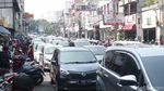 Potret Pasar Baru Diserbu Pengunjung pada H-3 Lebaran