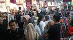 Potret Pasar Baru Diserbu Pengunjung pada H-3 Lebaran