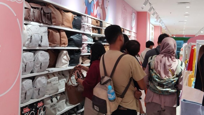 Transmart dan Miniso Pink